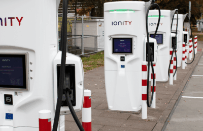 VW şi BMW vor să extindă reţeaua de staţii de încărcare ultra-rapide din Europa