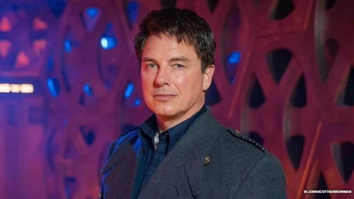 Videoclipul lui John Barrowman a fost eliminat din spectacolul teatral Doctor Who