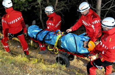 Tragedia în care un om a murit, văzută prin ochii unui salvamontist: „Speram ca cel rămas în perete să reziste până vom ajunge la el”