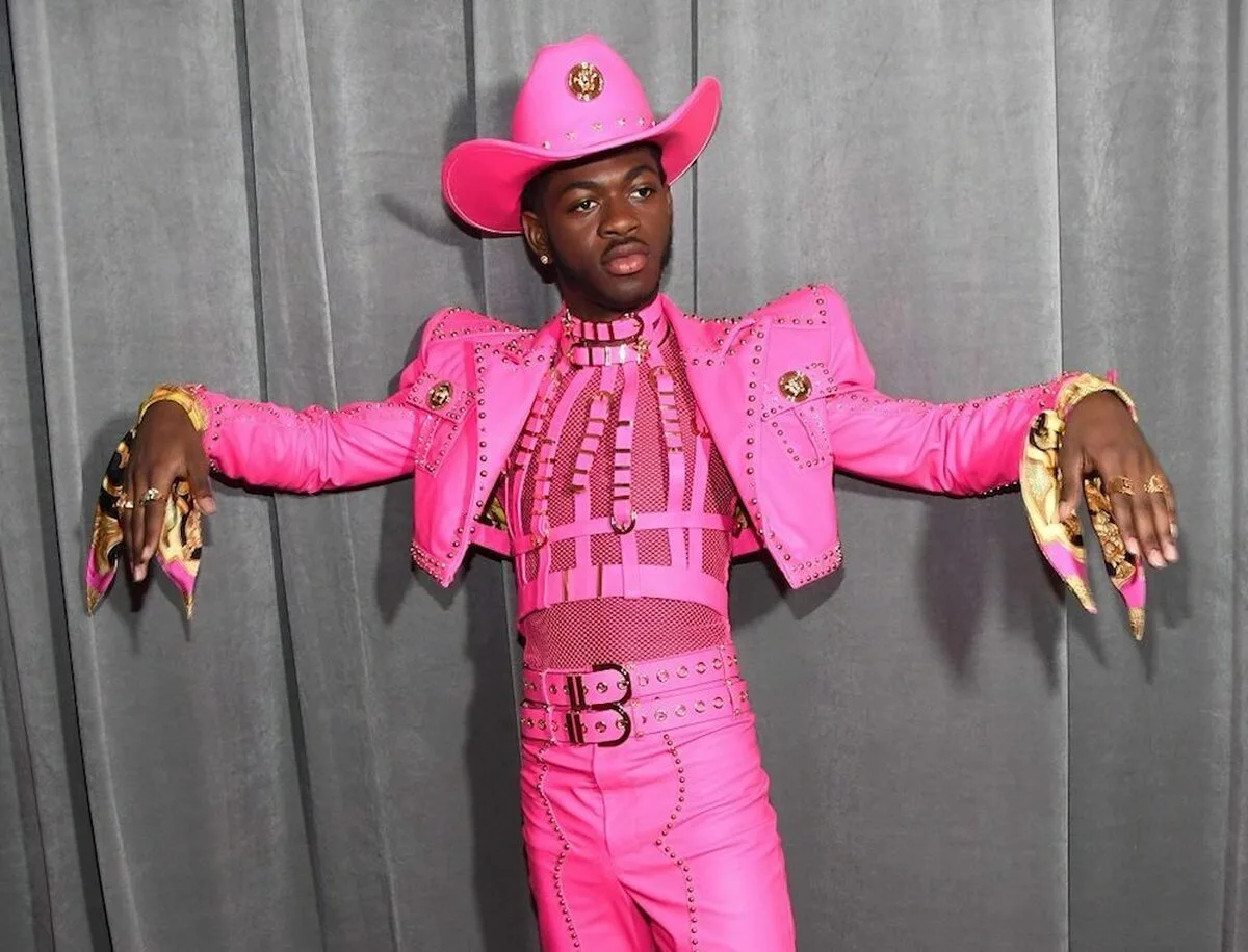 Lil Nas X devine sfidător în timp ce se află în fruntea clasamentului SUA cu noul său videoclip