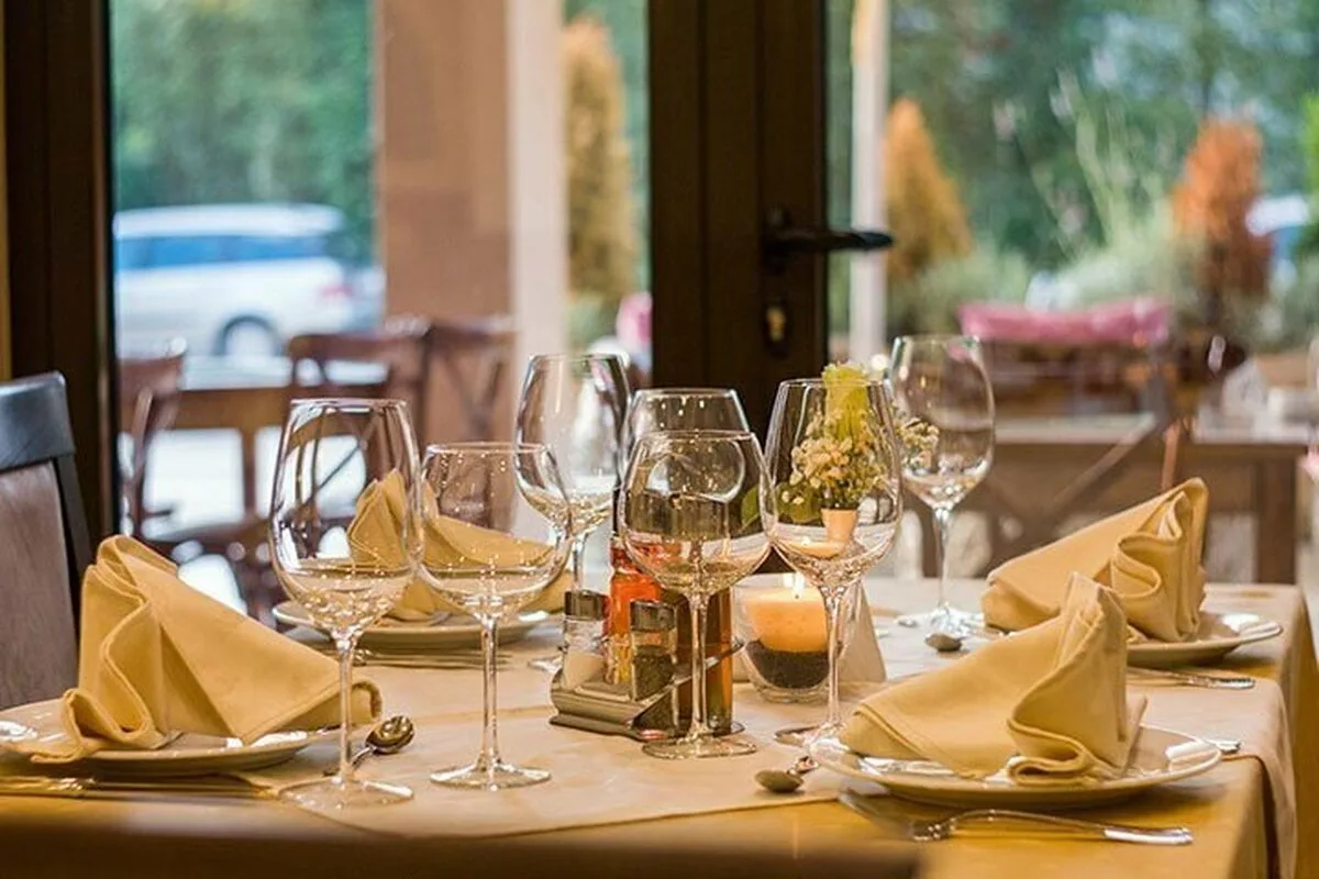 Masa la restaurant va fi mai scumpă. Patronii au în plan schimbarea meniurilor, dar și creșterea prețurilor