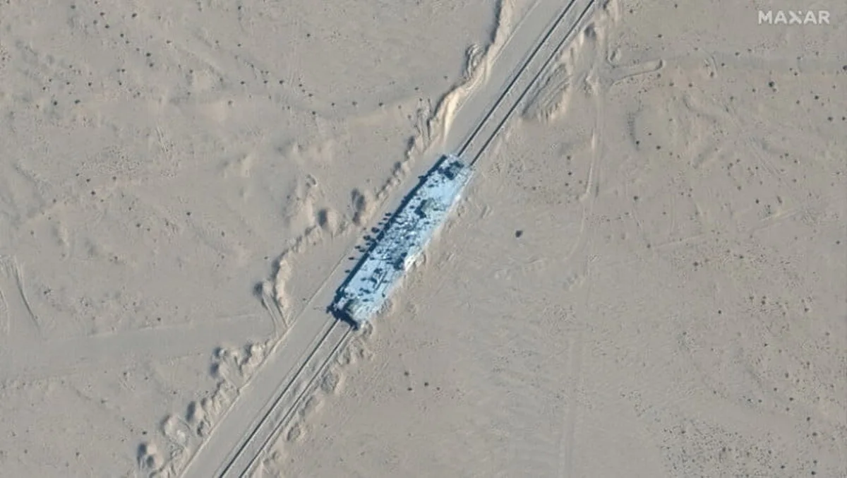 China construiește machete ale unor nave americane ca ținte de antrenament.