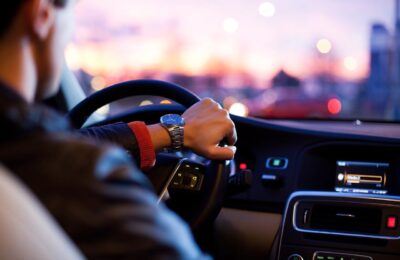 7 PAȘI ESENȚIALI PENTRU PARCAREA PERFECTĂ ÎN RAMPĂ/ PANTĂ