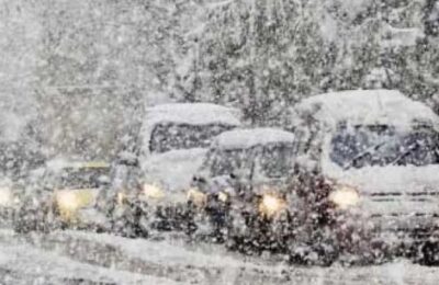 Ninge în România! Stratul de zăpadă măsoară deja 15 cm.