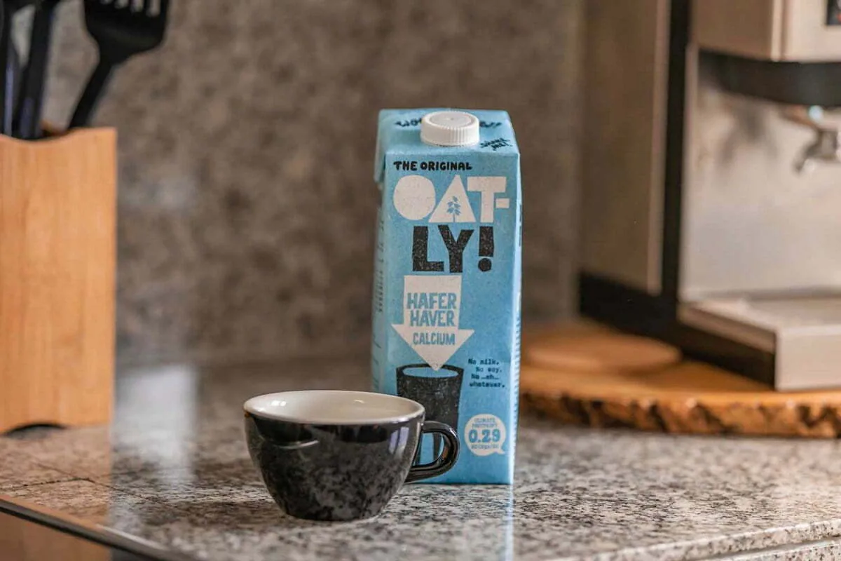 Acțiunile Oatly cresc la debutul pe piața SUA, evaluând producătorul de lapte de ovăz la 13 miliarde de dolari