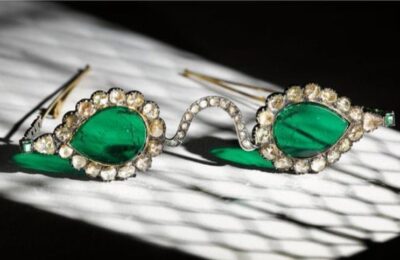 Ochelari cu lentile din smarald şi diamant din epoca Mughal, licitaţi la Sotheby’s