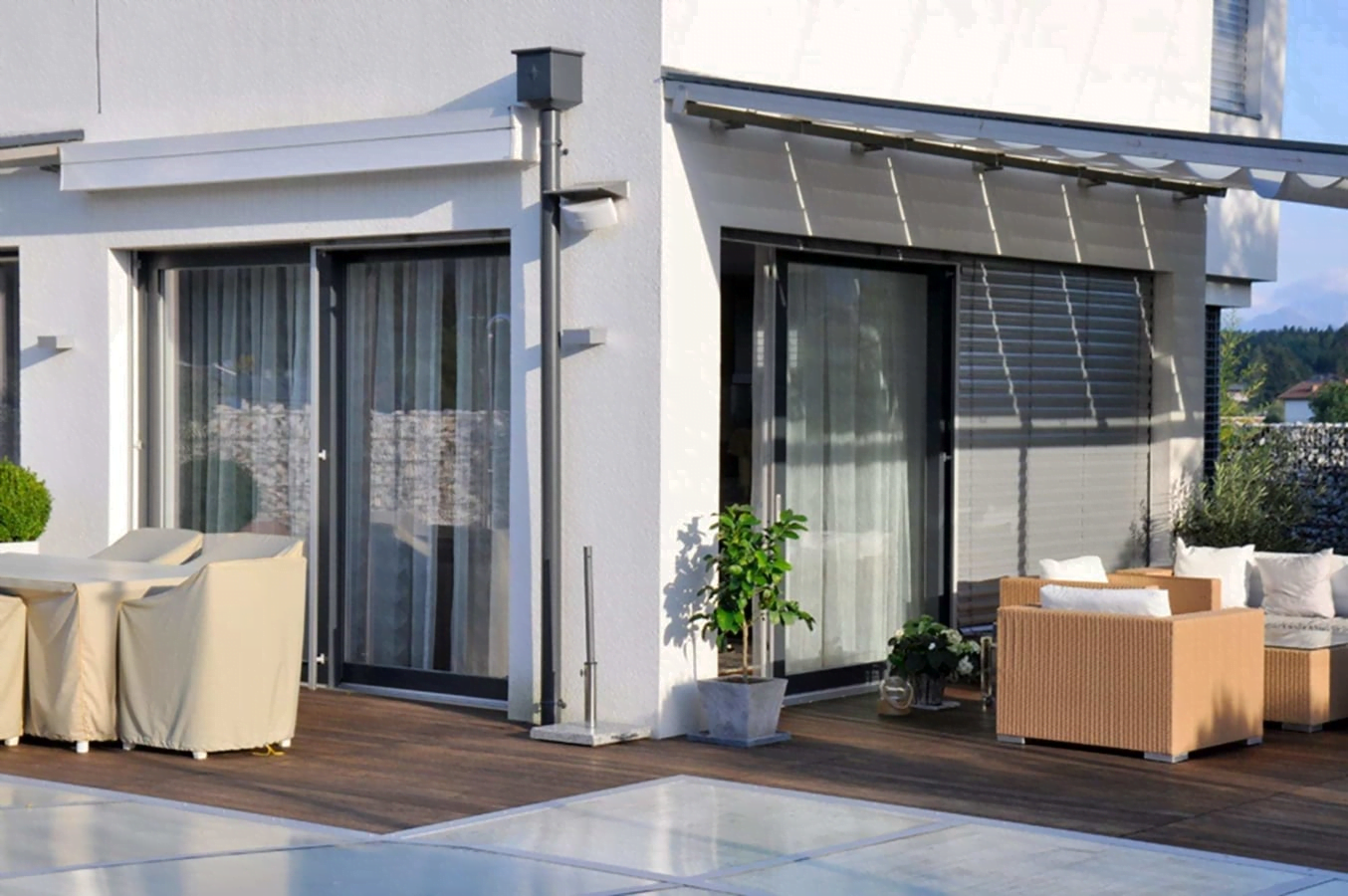 De ce merită să alegi uşi de termopan pentru terasă sau balcon? 10 avantaje pe care ți le oferă