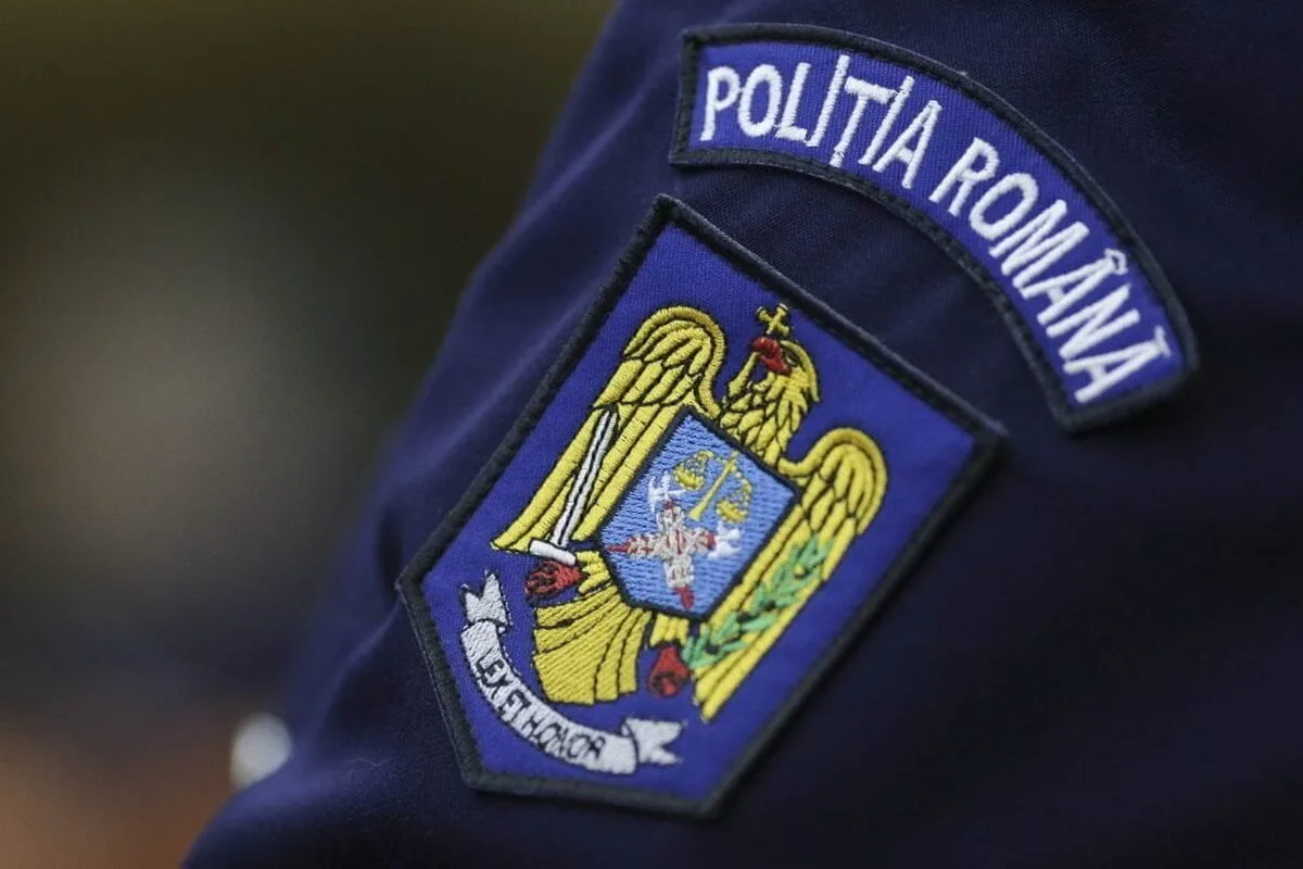 Polițiști din Arad, cercetați disciplinar în cazul elevei bătute de o colegă