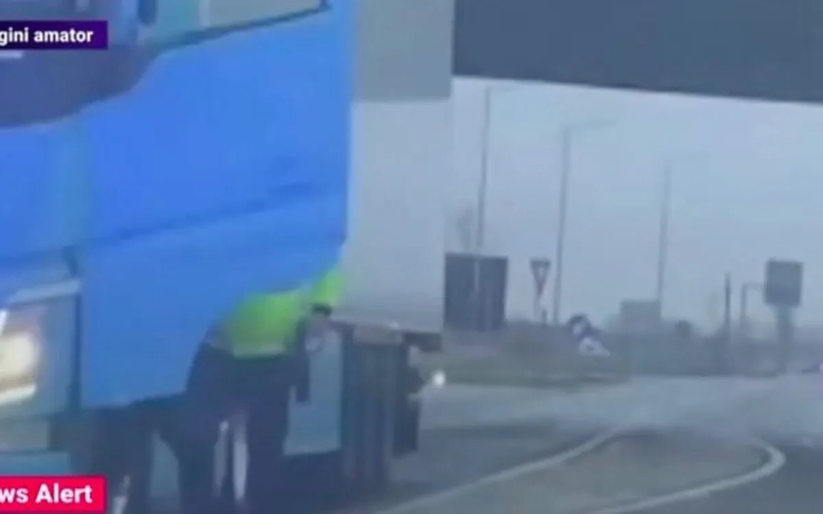 Primele explicații ale IPJ Arad în cazul polițistului care a scos arma din dotare spre șoferul de TIR