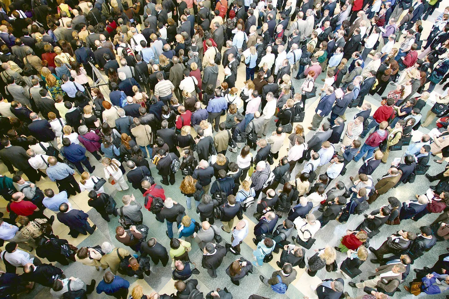 63% dintre români cred că situaţia generală a ţării este mai rea ca acum 30 de ani