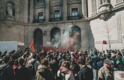 Manifestări împotriva restricţiilor sanitare în Cipru, un post de televiziune atacat