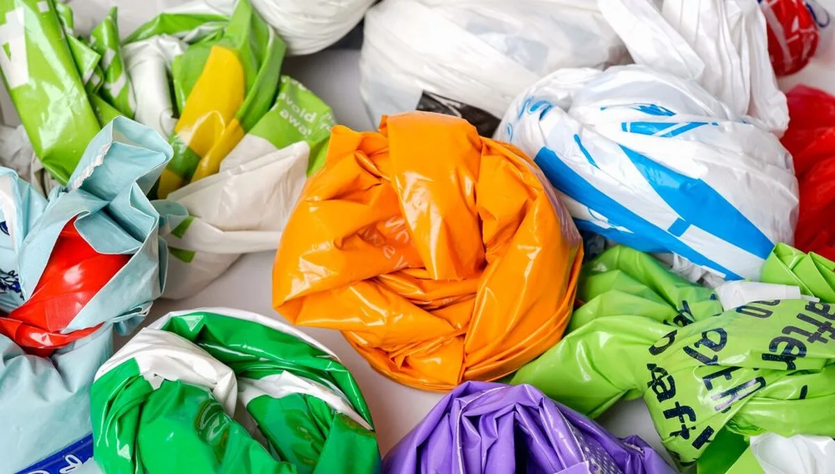 Doar 20 de companii reprezintă sursa a mai bine de jumătate din toate deșeurile de plastic aruncate la nivel global