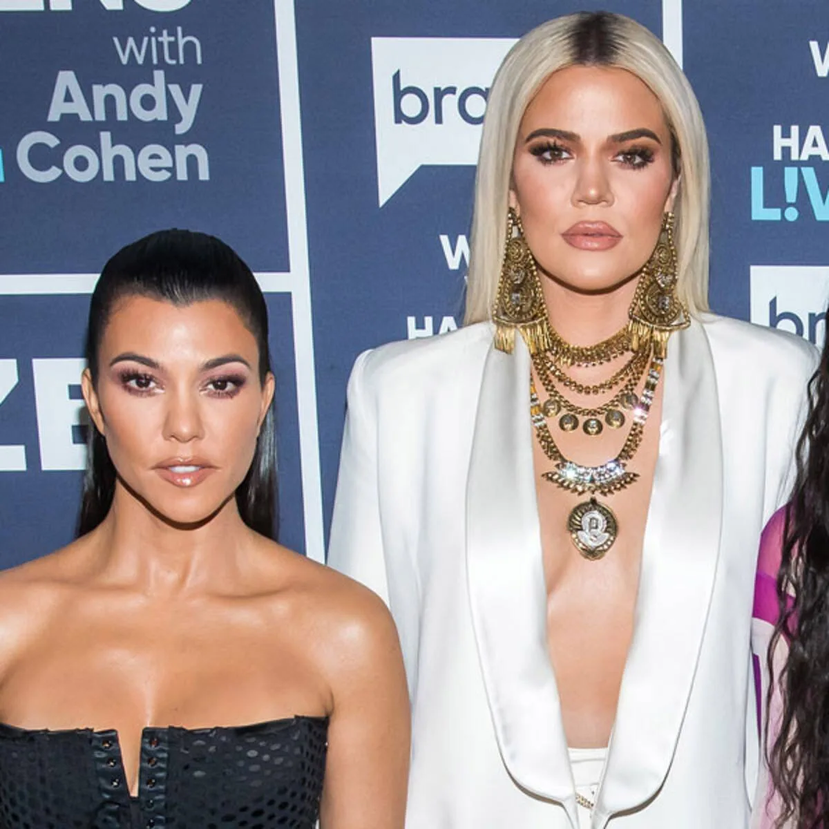 Khloé Kardashian o întreabă pe Kourtney Kardashian dacă vorbește vreodată cu fostul ei iubit: „Niciodată”