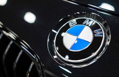 BMW se așteaptă ca jumătate din vânzările sale să provină din mașini electrice până în 2030