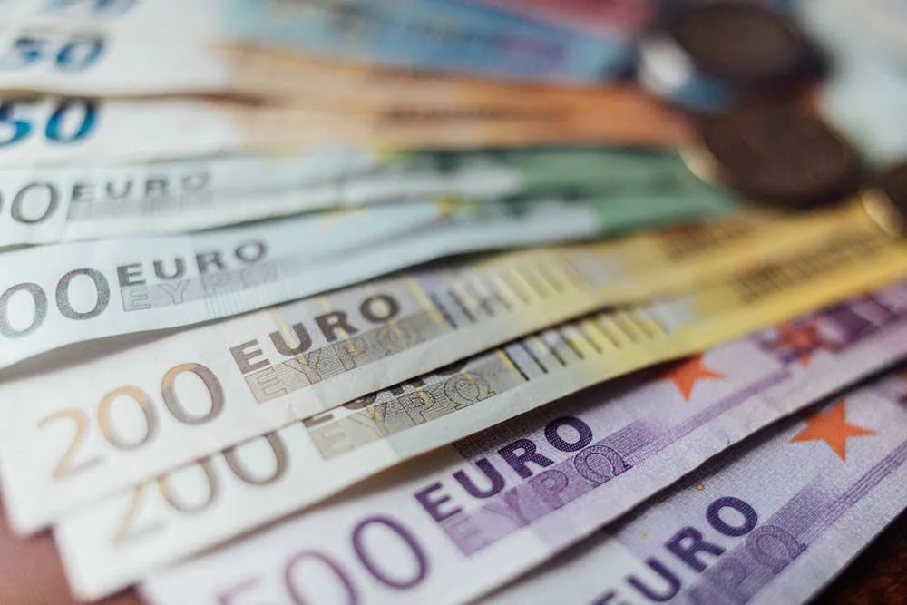 Românii au o putere de cumpărare la jumătate faţă de media europeană.