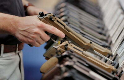 Un judecător din SUA a decis că Asociației Națională a Armelor nu se va putea folosi de faliment pentru o autorizație în Texas