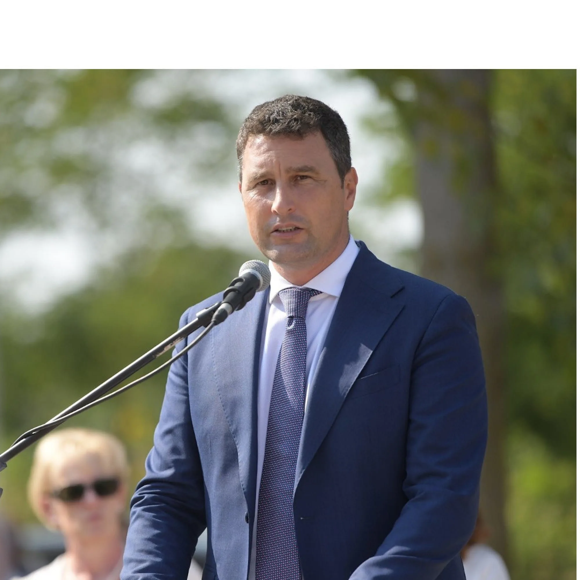 Se schimbă numerele de înmatriculare!