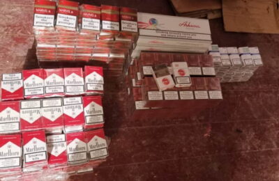 Ţigări de contrabandă în valoare de peste 110.000 de lei, găsite într-un microbuz