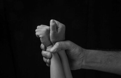 Copii din România, ademeniți prin metoda lover-boy