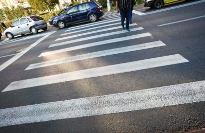 Bărbat lovit mortal de maşină pe trecerea de pietoni; şoferul a fugit de la locul accidentului