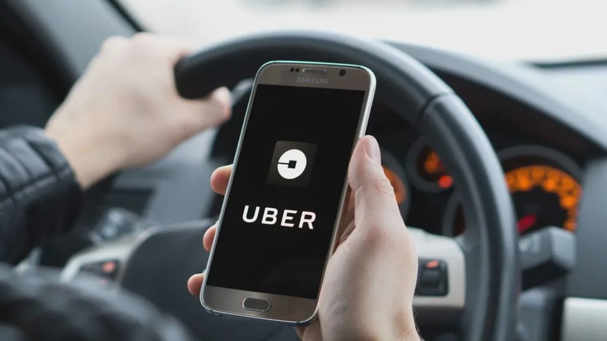 Uber oferă salarii mai mari pentru a-și atragerii șoferii înapoi, dar avertizează că nu va dura mult