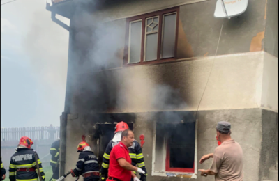 Starea copilului care a încercat să îşi salveze bunicii din incendiu este bună