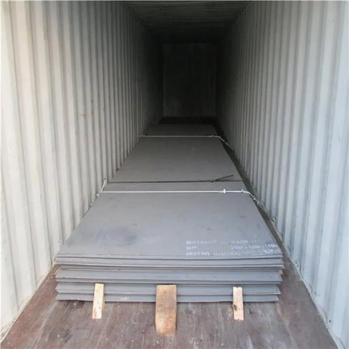 Două firme din China fuzionează, pentru a crea al treilea mare producător global de oţel