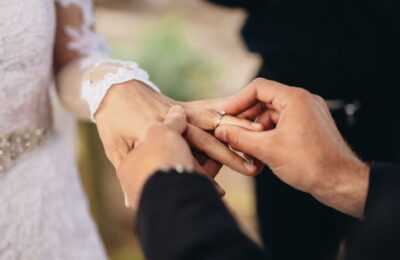 Tinerii din România nu mai vor să audă de căsătorie.