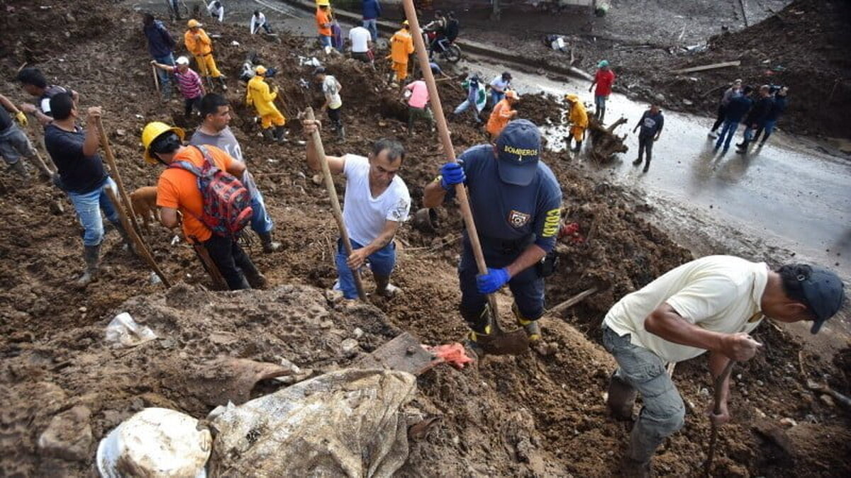 Cel puțin 14 persoane au murit în urma unei alunecări de teren în Columbia.