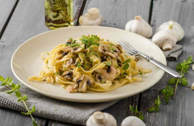 5 alimente accesibile pe care să le incluzi mai des în dietă după vârsta de 50 de ani