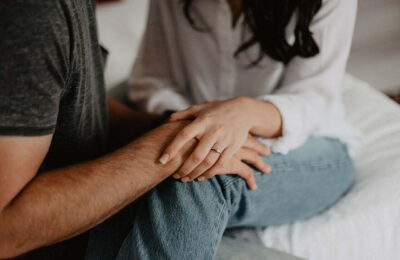 Cum să alegi mărimea perfectă pentru inelul de logodnă