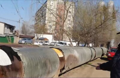 Bucureștenii din Ferentari își usucă rufele pe conducta RADET