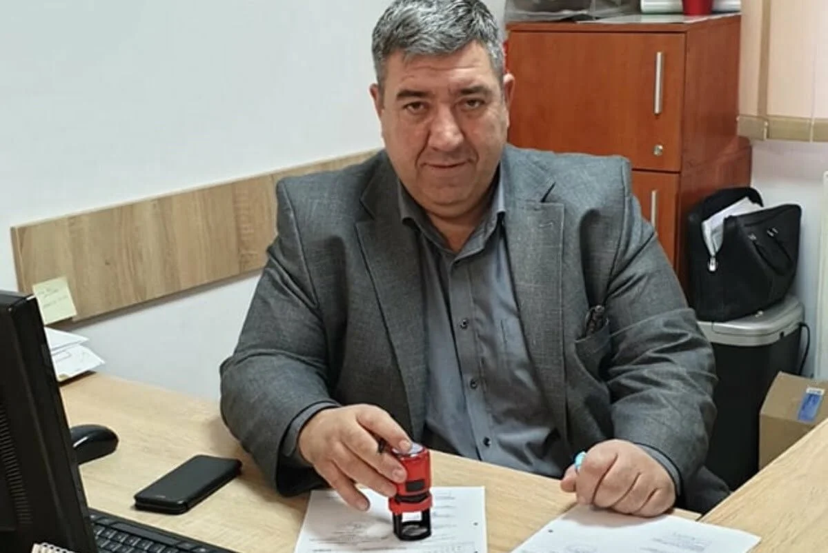 Primarul din Ştefăneştii de Jos a fost reţinut de DIICOT, sub acuzaţia că a violat o minoră de 13 ani