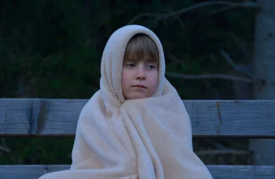 O fetiță dată dispărută în urmă cu 3 ani a fost găsită sub scările unei case din New York