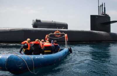 Un inginer al Marinei americane care proiecta submarine nucleare a vândut informații secrete unei „puteri străine”