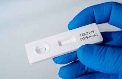 Acuratețea testelor rapide pentru diagnosticarea variantei Omicron.