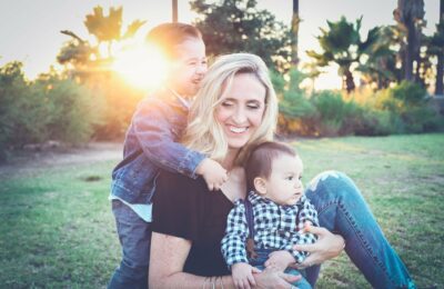 Ai devenit mamă recent? Cum să ai grijă (și) de tine în trei pași simpli