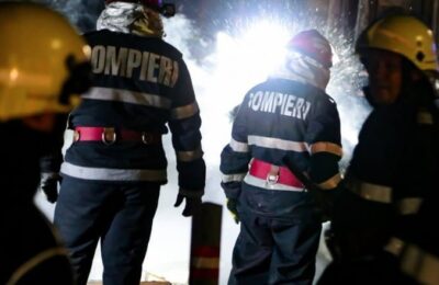 Explozie puternică urmată de incendiu la un bloc din Constanța