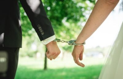 Mireasă arestată pentru că le-a pus canabis în mâncare invitaților la nuntă