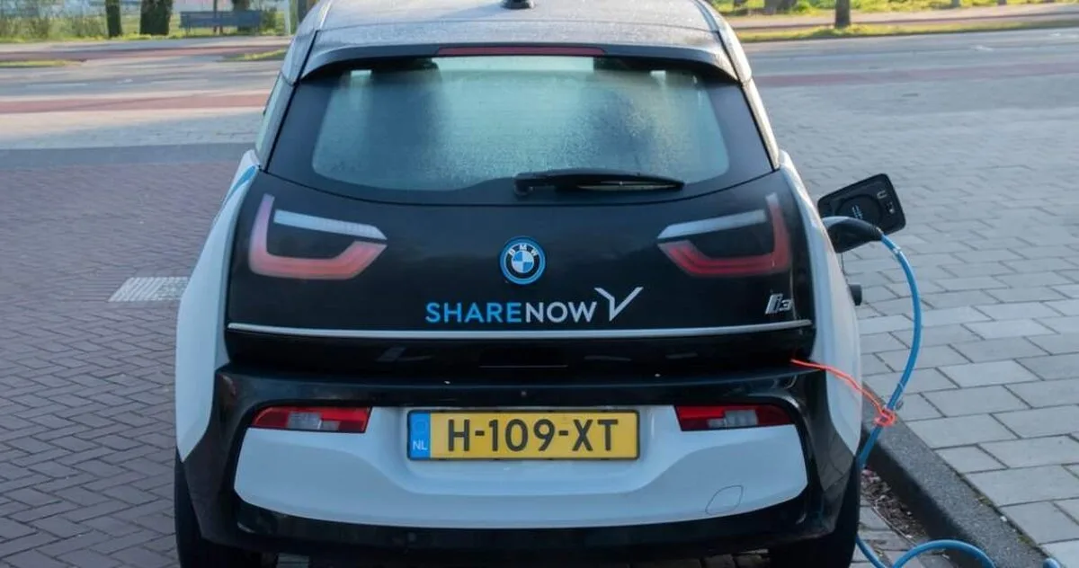 BMW și Mercedes își vând o divizie către Stellantis
