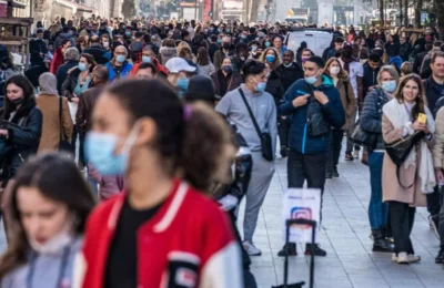2 din 3 români nu au niciun ban pus de-o parte, iar jumătate n-au bani de la o lună pe alta
