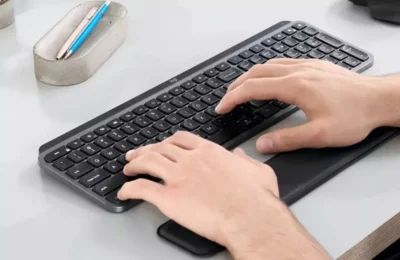 Cât timp petrec, de fapt, românii în fața calculatoarelor