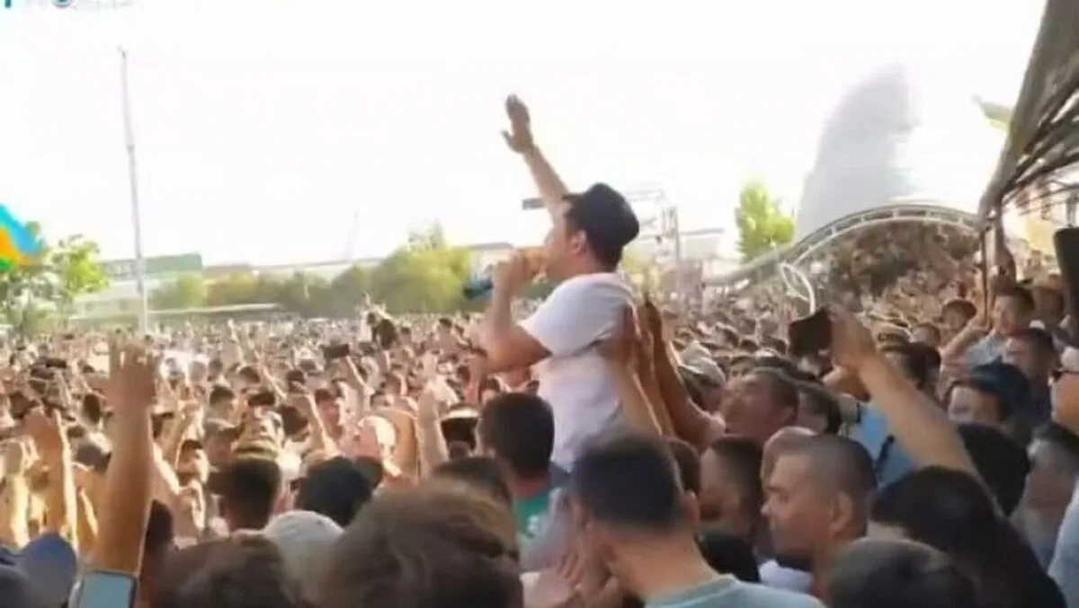 18 oameni au murit, iar peste 240 au fost răniți în protestele masive care zguduie Uzbekistanul