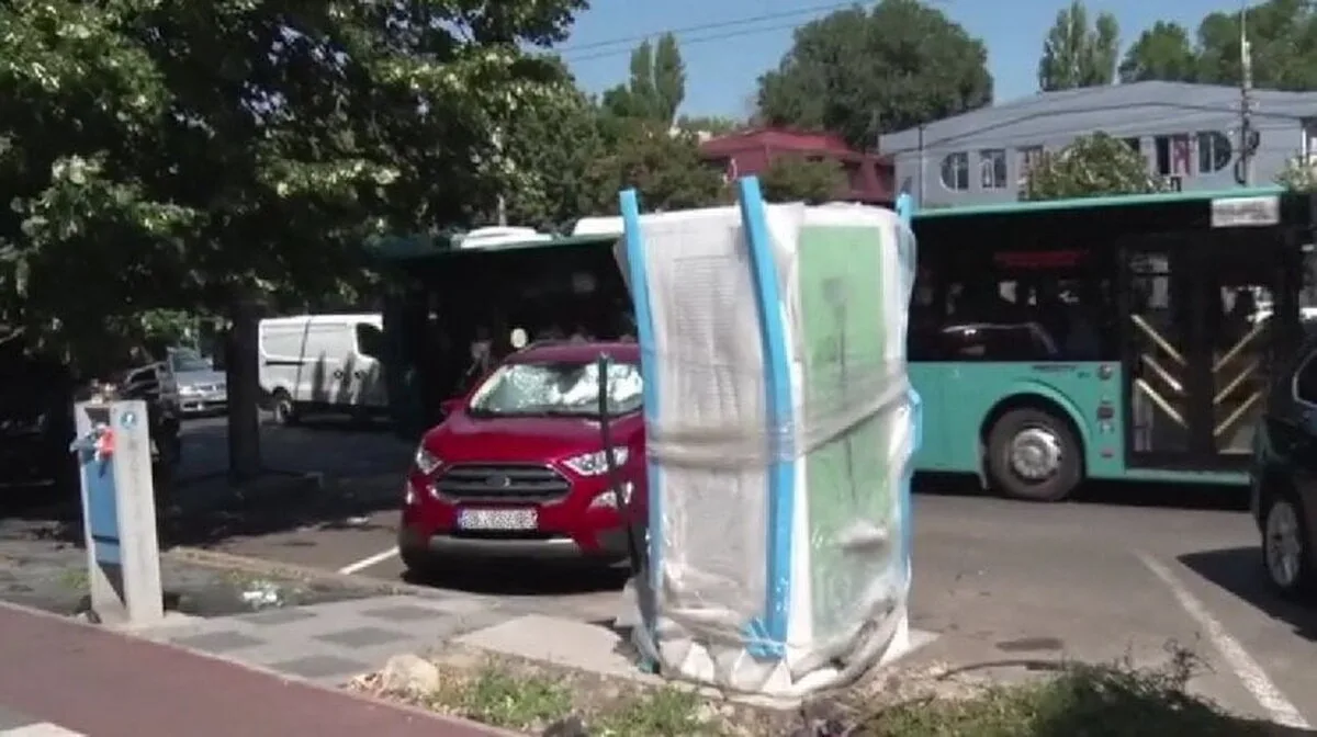Staţiile pentru maşinile electrice, nefuncţionale din cauza unei gafe a muncitorilor