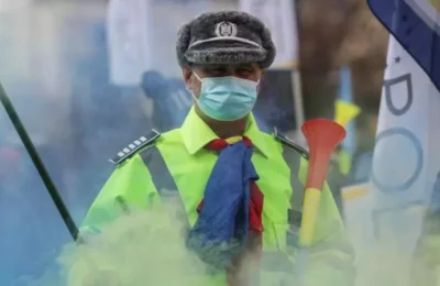 Refuzul Guvernului de a aplica Legea salarizării din 2017 scoate polițiștii din nou în stradă