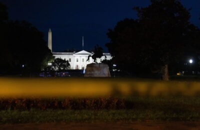 Un cuplu a murit după ce a fost lovit de trăsnet în fața Casei Albe