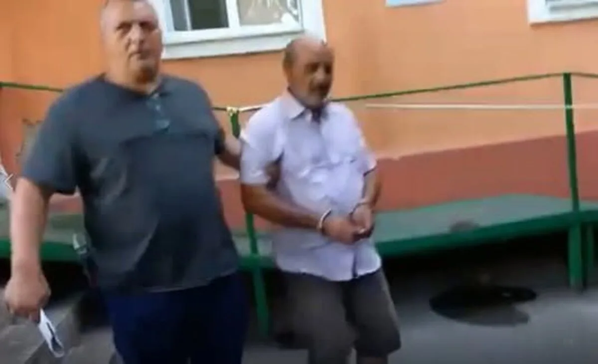 Hoți care au jefuit mai multe locuințe și sedii de firmă din București, prinși în flagrant