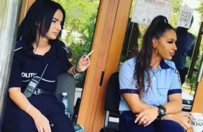Poliţia a deschis o anchetă după fotografia virală cu două poliţiste „vicioase”