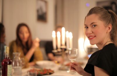 Surprinzător sau nu? Într-un studio de videochat, se pot lega prietenii trainice între modele!