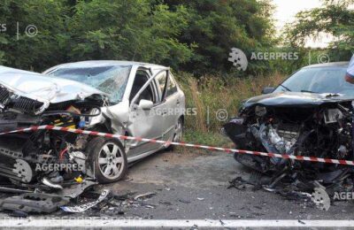 Trei răniţi într-un accident în care au fost implicate trei autovehicule